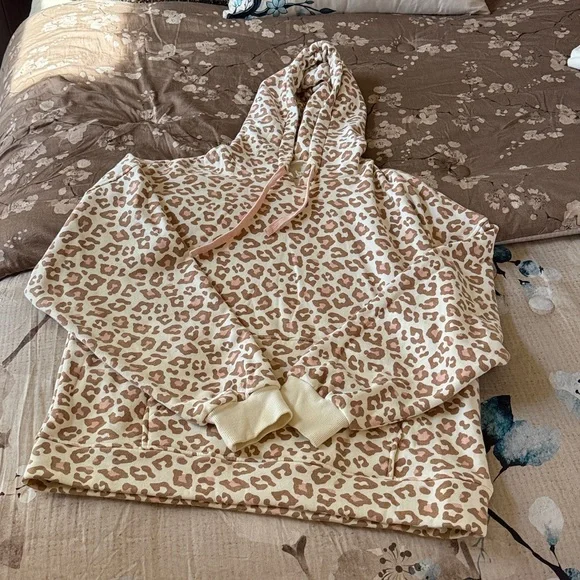 UGG Cream Fleece Loungewear - Picture 2 of 5